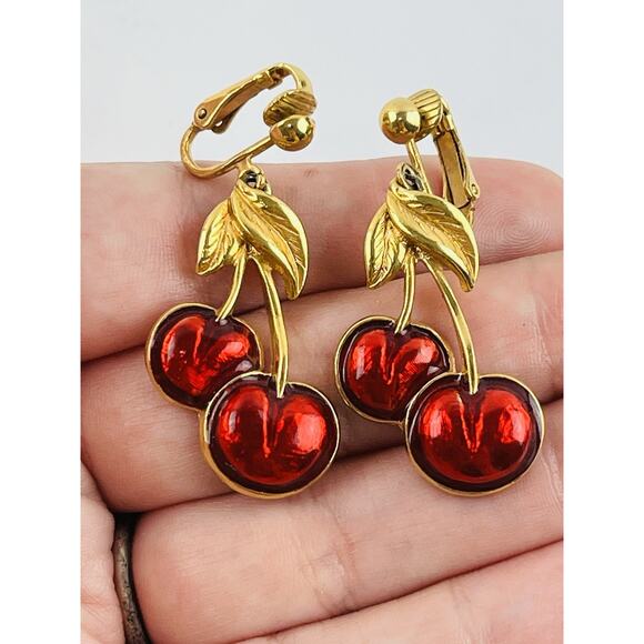Vintage AVON EARRINGS Clip On RED FRUIT ENAMEL GOLD TONE CHERRY DANGLE Leaves Sl - Picture 4 of 12